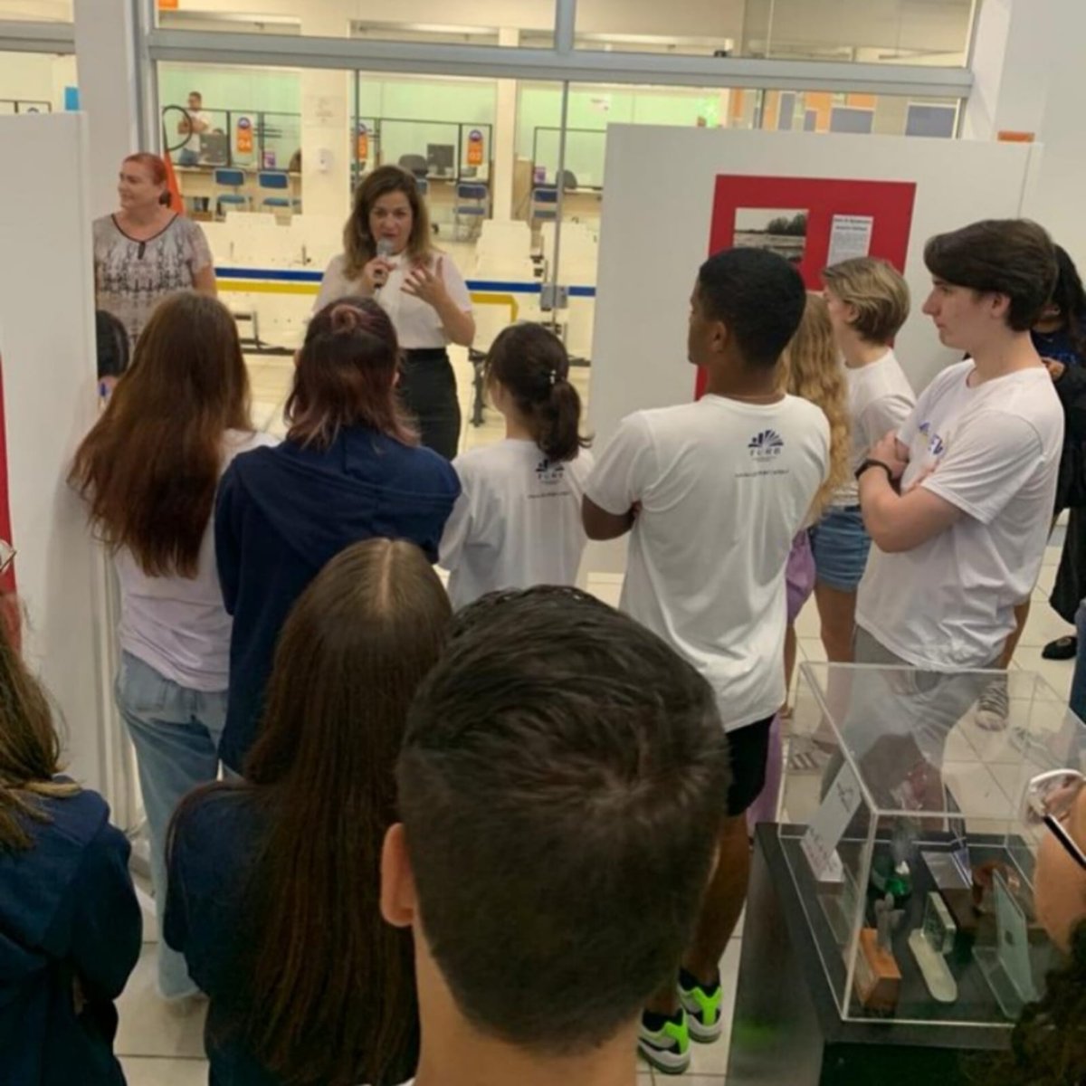 FurbOficial's tweet photo. Celebrando o aniversário da Etevi, a escola de ensino médio da FURB, foi aberta no Saguão do Bloco A, campus 1 da universidade, a exposição comemorativa "Etevi – 43 anos de História". A exposição é aberta a toda a comunidade até o dia 31 de março.
#FURB #Acafe #Etevi https://t.co/qDWAVaQipI