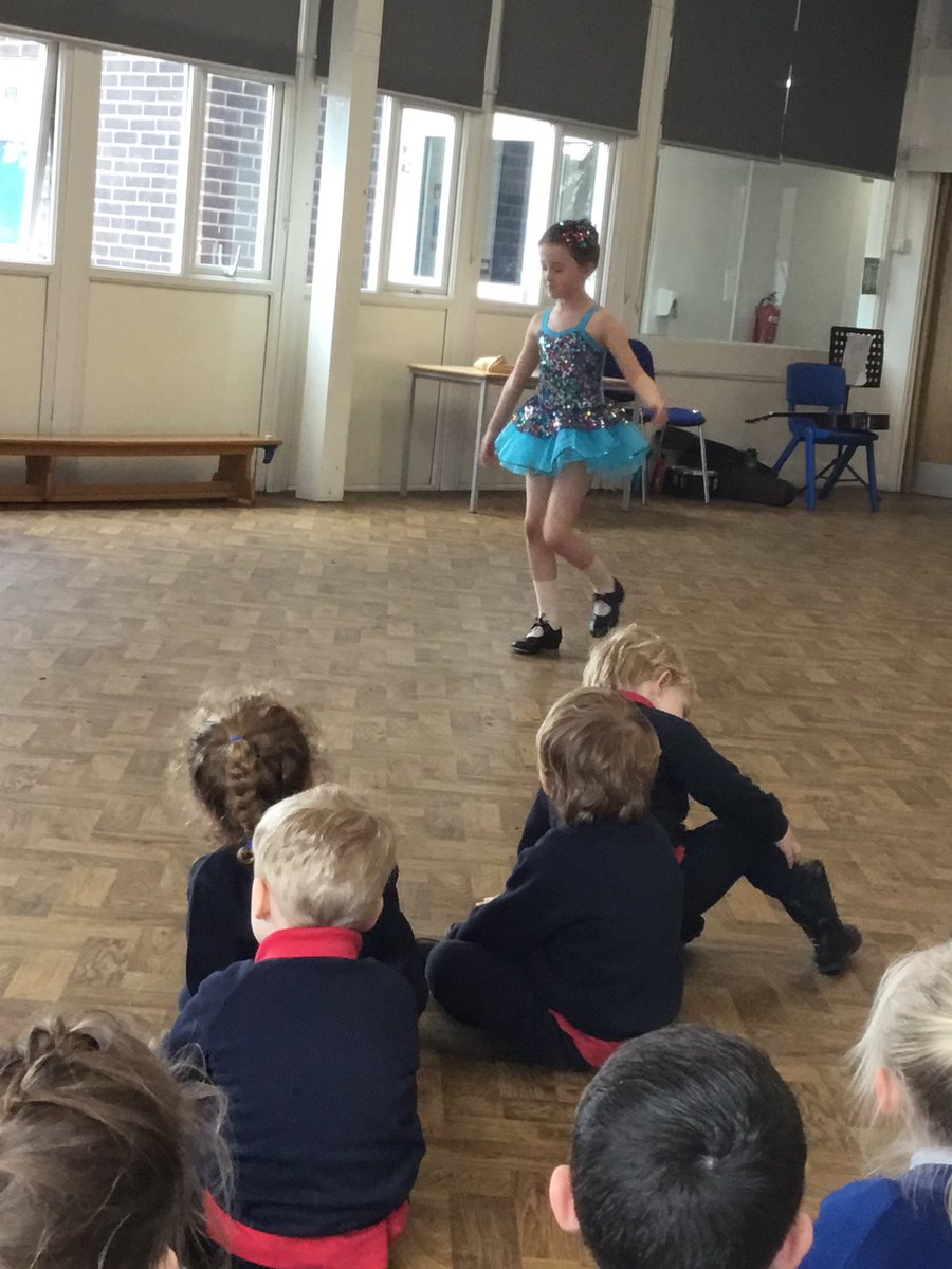 Y4RedgateCP's tweet photo. Our year 2 finalists were amazing in our talent show this afternoon #rcpwellbeing #rcpl4l #rcpwenurture https://t.co/rPbjTLAgQN
