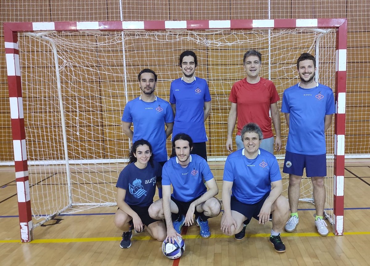 EsportsUPC's tweet photo. #PDIPAS | Avui seguim amb els partits del 32e Torneig de Futbol sala del #pdipas de @la_UPC!⚽
Ara mateix tenim en joc als equips de @inLabFIB i @UPCEdifica de la #upc 👏👏
Molta sort!💪
Seguim movent l'esport a @la_UPC!💙
#EsportsUPC #diagonalsportsclub #DSC #poliesportiuUPC https://t.co/gsBqG2jXNi