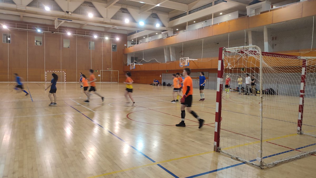 EsportsUPC's tweet photo. #PDIPAS | Avui seguim amb els partits del 32e Torneig de Futbol sala del #pdipas de @la_UPC!⚽
Ara mateix tenim en joc als equips de @inLabFIB i @UPCEdifica de la #upc 👏👏
Molta sort!💪
Seguim movent l'esport a @la_UPC!💙
#EsportsUPC #diagonalsportsclub #DSC #poliesportiuUPC https://t.co/gsBqG2jXNi