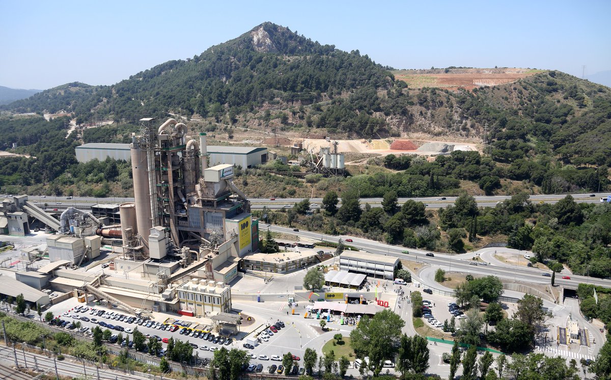 Holcim_es's tweet photo. Nuestra fábrica de Montcada i Reixac obtiene nueva Autorización Ambiental.

Esta autorización posibilita que la planta continúe su actividad y, al igual que la anterior, cumple con la más estricta normativa vigente en materia medioambiental.

Más info en: https://t.co/qKjyaLQhxJ https://t.co/QQWAOBJrld