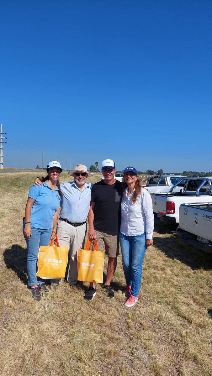 BASF_Agro_ARG's tweet photo. Estuvimos presentes en la Jornada en Bouquet con la Coop Toller y con nuestro invitado especial, Pato Abbondanzieri. ¡Gracias Pato por acompañarnos! Pasamos un increíble día. 🙌

#BASFenelcampo https://t.co/g8r20pNz35