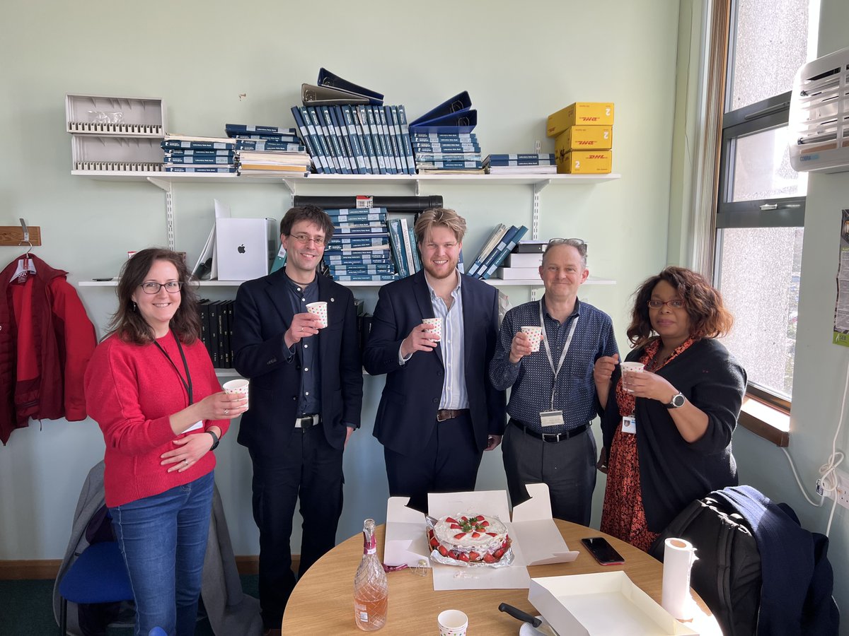 N_end_rules's tweet photo. Newest doctor in the house, congratulations @LenTaylor96 and thanks to @NDissmeyer for examining! #proudsupervisor #plantscience #nendrule https://t.co/Vj1TXD3b7k