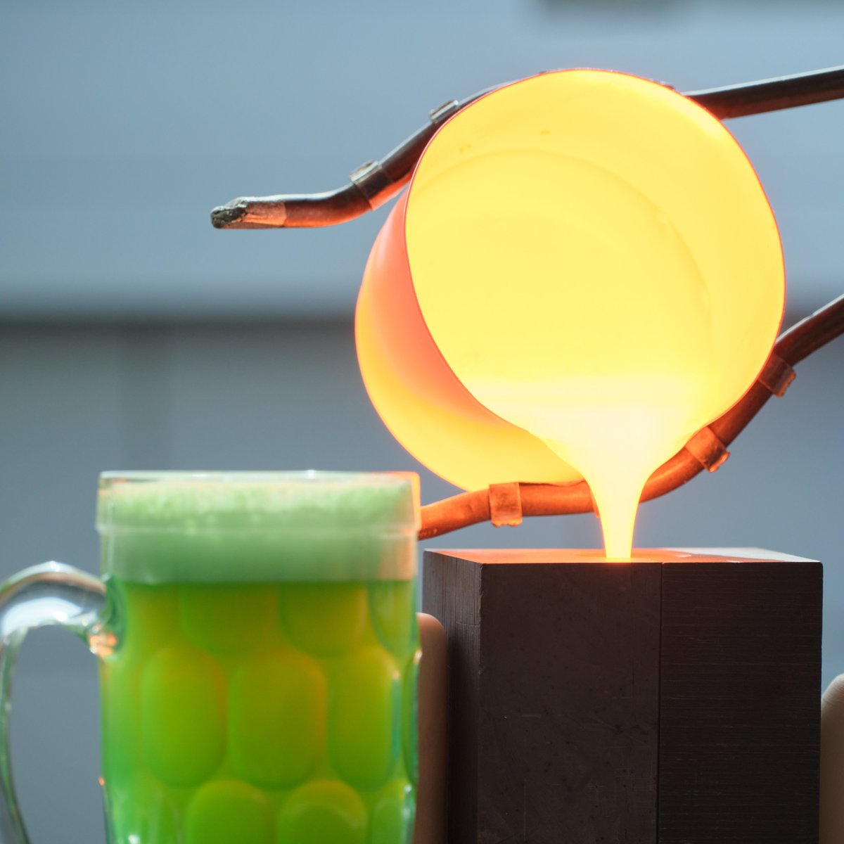 ghi_rwth's tweet photo. 🍀 Happy #StPatricksDay, #Glass Lovers! 🍀 Let's appreciate the science behind the beautiful green glass that reminds us of this special day. Did you know that #greenglass gets its color by adding iron or chromium oxide? #Sláinte 💚🍻 #GlassScience #LuckoftheIrish #EmeraldIsle https://t.co/AKKLJRmoY7