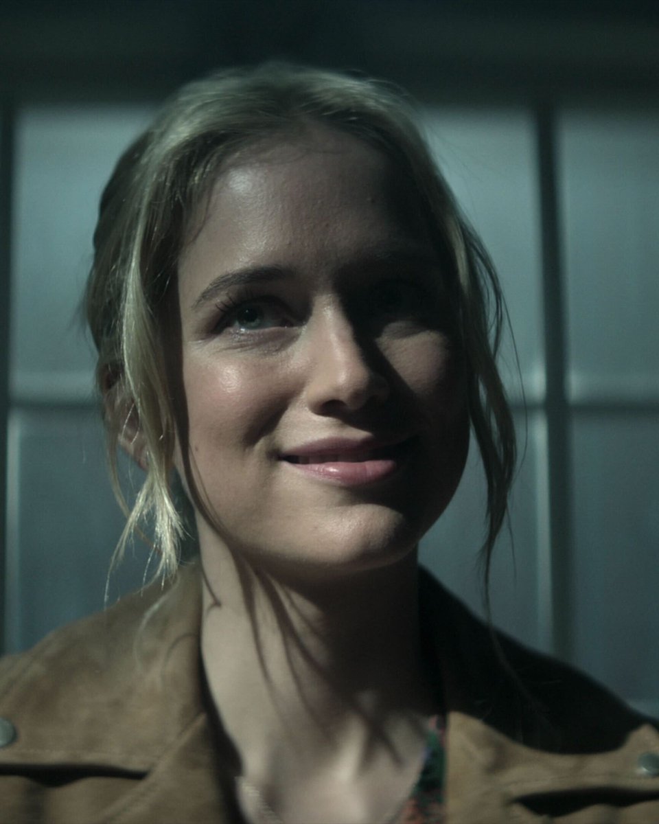 YouNetflix's tweet photo. this is a message for joe goldberg: boo, b*tch https://t.co/lWaG7Gaaq0
