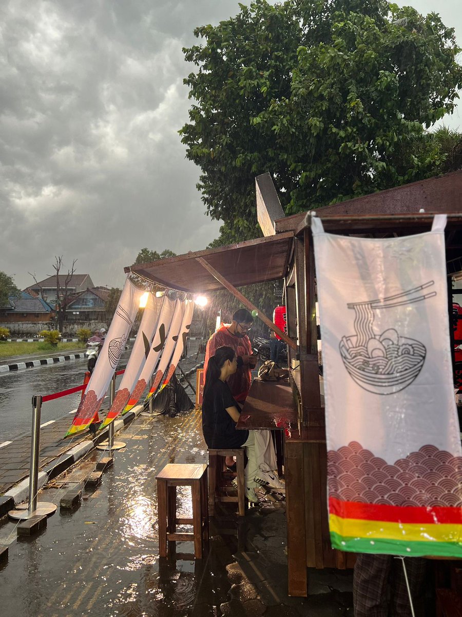 streetofjogja's tweet photo. Kedai Ramen Indomie ekspansi ke Teras Maliboro 1 dan Alun Alun Kidul, catat tanggal nya di 17 sampai 21 Maret, gaassss lur, cobain Indomie Ramen https://t.co/oBjmyP4Lnf