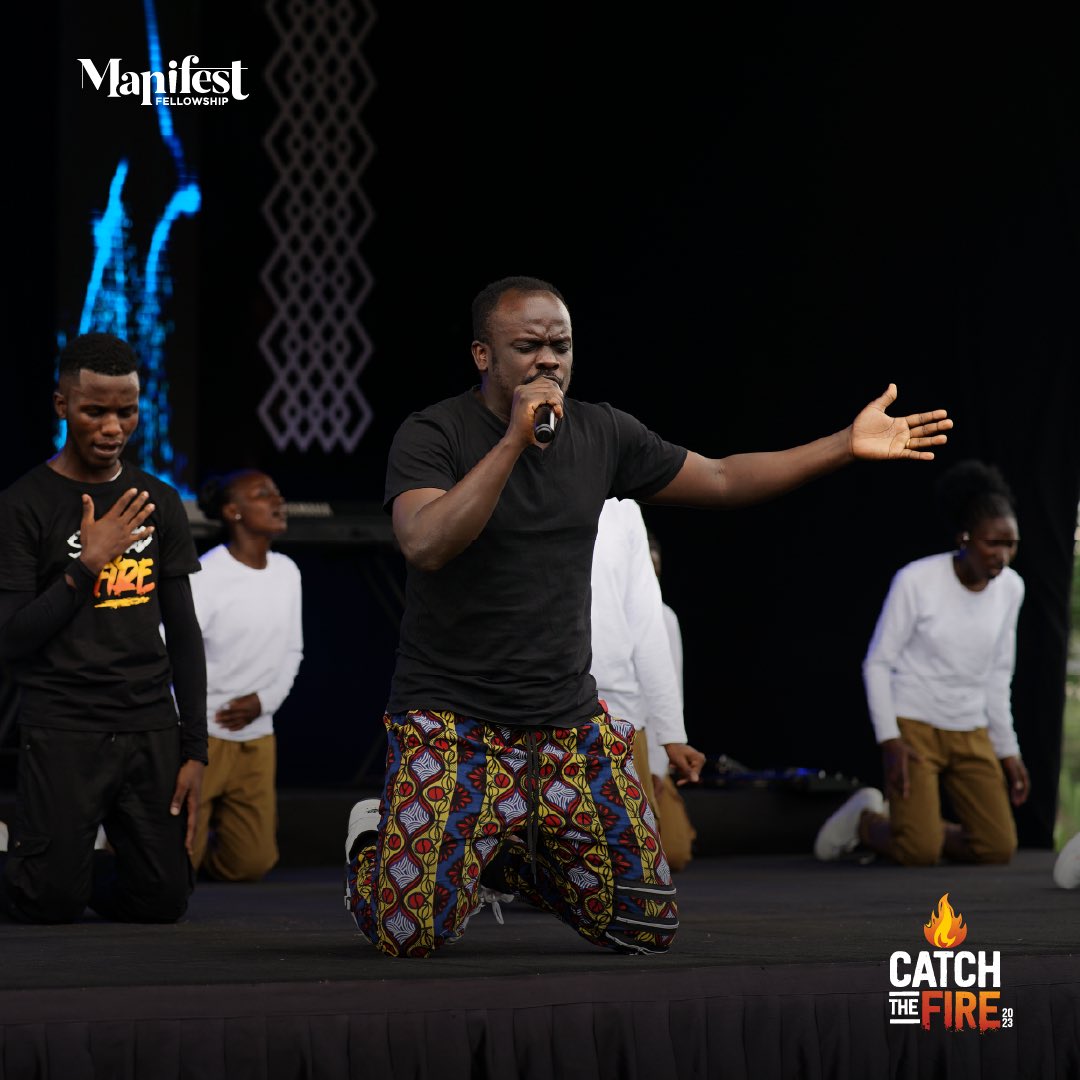 ManifestUganda's tweet photo. Yesu ndi wuwo (Jesus I am Yours); Yesu ndi wuwo nzena (Jesus I am all Yours)

@IvanTIT1 ministers at #CatchTheFire2023 

#MUKEdition https://t.co/VmiDRGXvCs