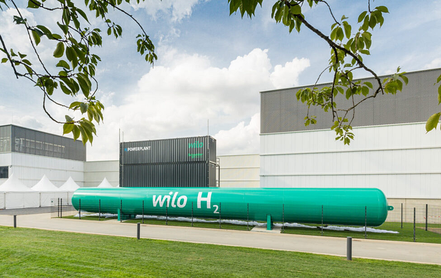 fuelcellsworks's tweet photo. #FridayFallbackStory: @Wilo_Group and @SchneiderLAM Open H2Powerplant at the #Wilopark in #Dortmund - Wilo views this as one of the key technologies to achieve the #Paris climate goals -https://t.co/v6ammh0teI #HydrogenNow #HydrogenEconomy #HydrogenNews #H2 #Hydrogen #Decarbonise https://t.co/GDr3ZEiKsp