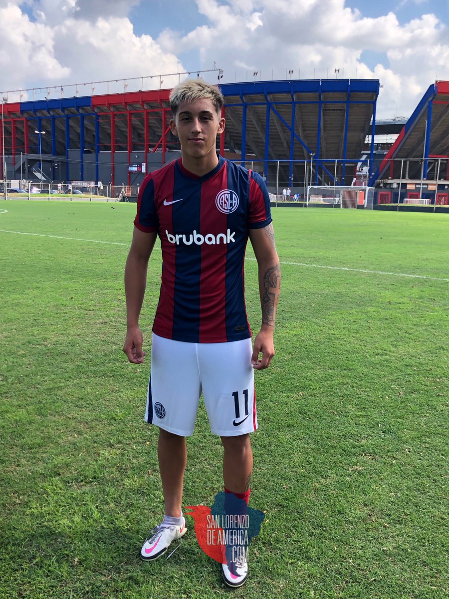 Sanloreamerica's tweet photo. 🔵🔴⚽️ Final del partido, #SanLorenzo ganó 1-0 ante Newell’s con un tanto de Valentin Escalante 💙❤️ https://t.co/ADwRraQk33