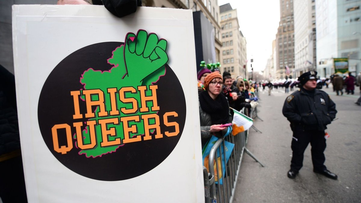 mishmoshk's tweet photo. Irish &amp; Irish American queers were excluded from the NYC #StPatricksDay parade for 25 years. In theory, we're allowed to march now. Why do we skip it? A thread. 🧵☘️🔻 https://t.co/4yCYe3YFrW
