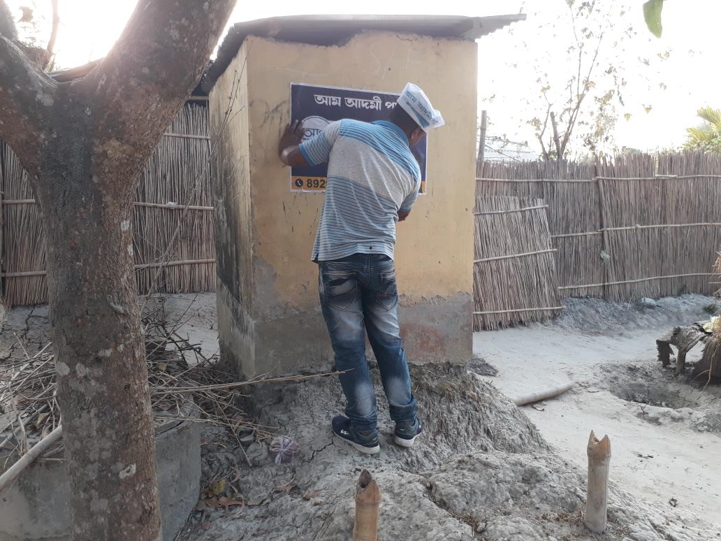 AamAadmiPartyDD's tweet photo. Door to door campaign in Gangarampur Block, Kumarganj Assembly; Uday GP
#AAPinDD
#AAPinBengal https://t.co/Oe60MkG3Uj