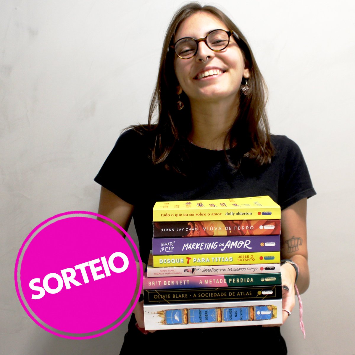 A aniversariante da semana é a Julia! ❤️✨
Que tal garantir os livros queridinhos da fã #1 da Taylor Swift?

Siga o nosso perfil, dê RT neste post PUBLICAMENTE e preencha o formulário no blog: bit.ly/3mV3vff
Resultado: 21/03