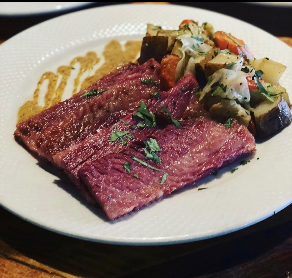 blaguarddc's tweet photo. Happy St. Patrick’s Day 🍻🥃
We’re open at 11AM 
St.Paddy’s Day Special Menu
 ☘️ ☘️☘️☘️
Corned Beef &amp; Cabbage 
Corned Beef Quesadilla 
Shepherds Pie 
Guinness Beef Stew 
#irishbars #stpaddysday #dcfoodie #dceats #nom #nomnom #nomnomnom https://t.co/sHZuDvh25x