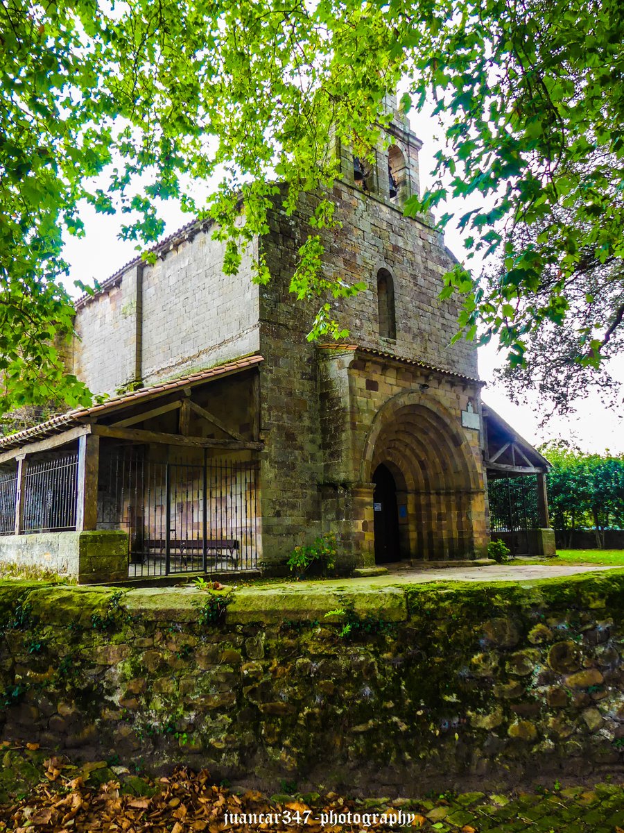 juancar347's tweet photo. Descubriendo el románico de Cantabria: la singular iglesia de Santa María, en Cayón.
#fotografia #arte #romanico #patrimoniocultural #cayon #cantabria #españa https://t.co/TEtcgiS84v