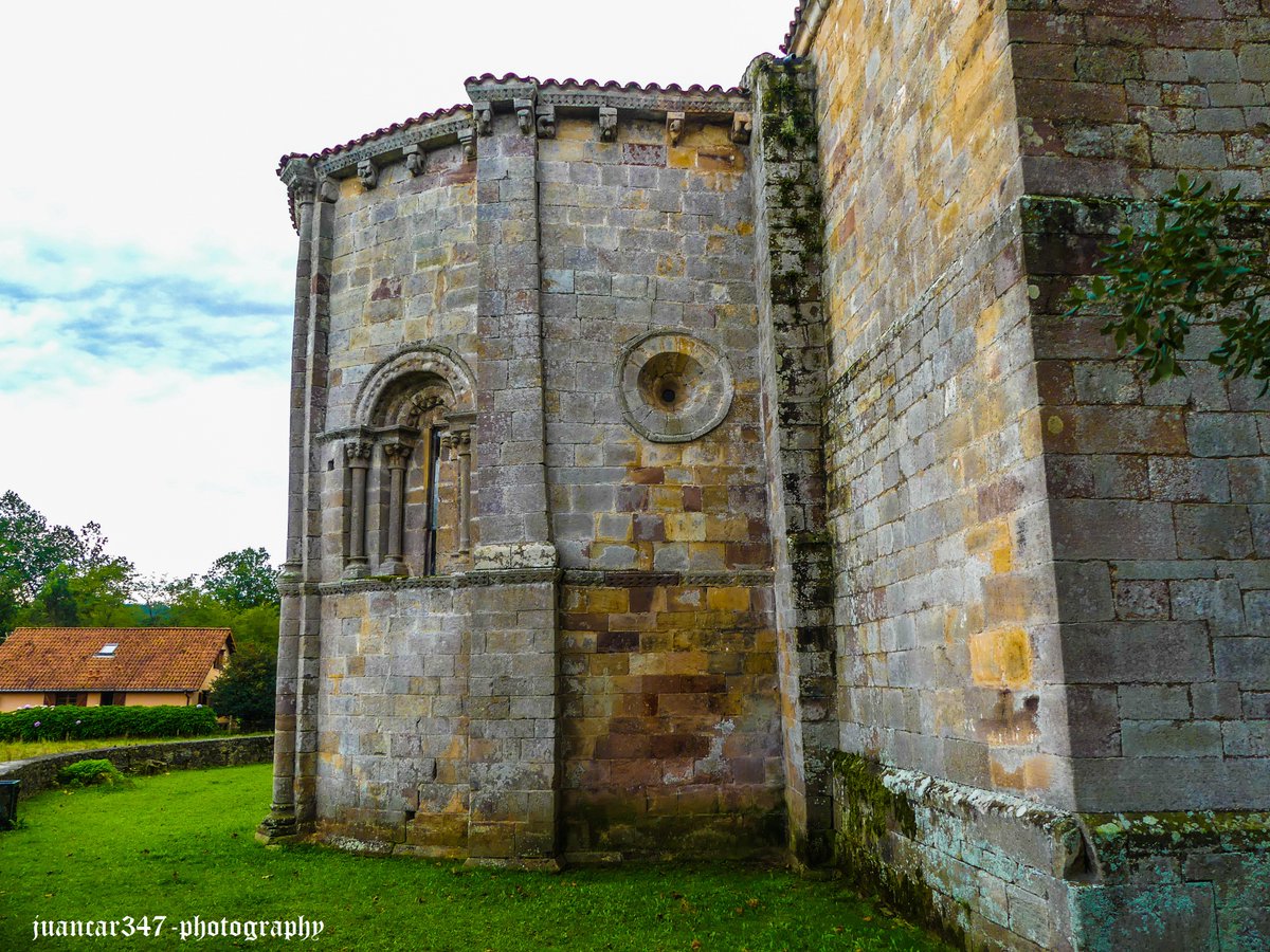 juancar347's tweet photo. Descubriendo el románico de Cantabria: la singular iglesia de Santa María, en Cayón.
#fotografia #arte #romanico #patrimoniocultural #cayon #cantabria #españa https://t.co/TEtcgiS84v