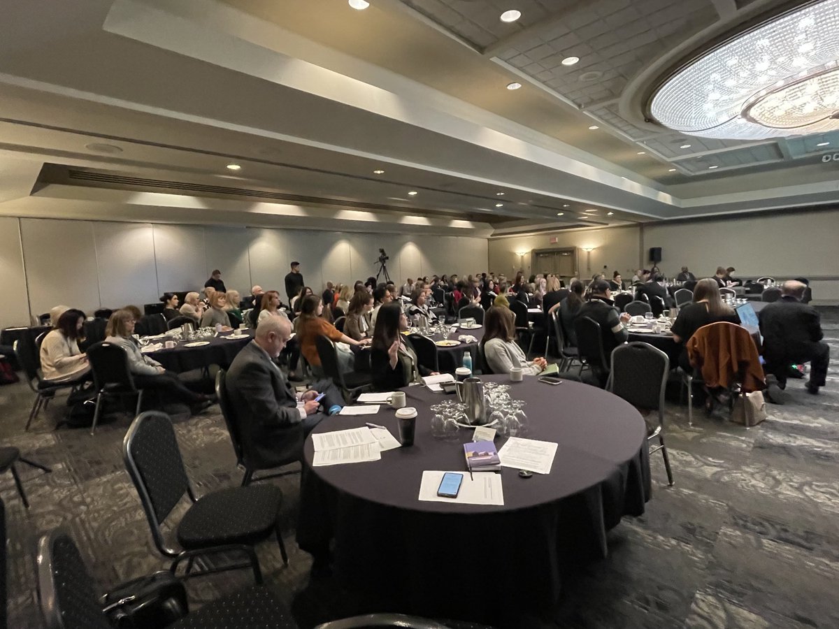 Menopause is hot ! A full room four our West Central meeting in Banff (even if the weather is beautiful) and more than 100 HCP on zoom at 8:00 in the morning! We obviously want to learn everything to find the best solutions for women. #SOGC #menopause