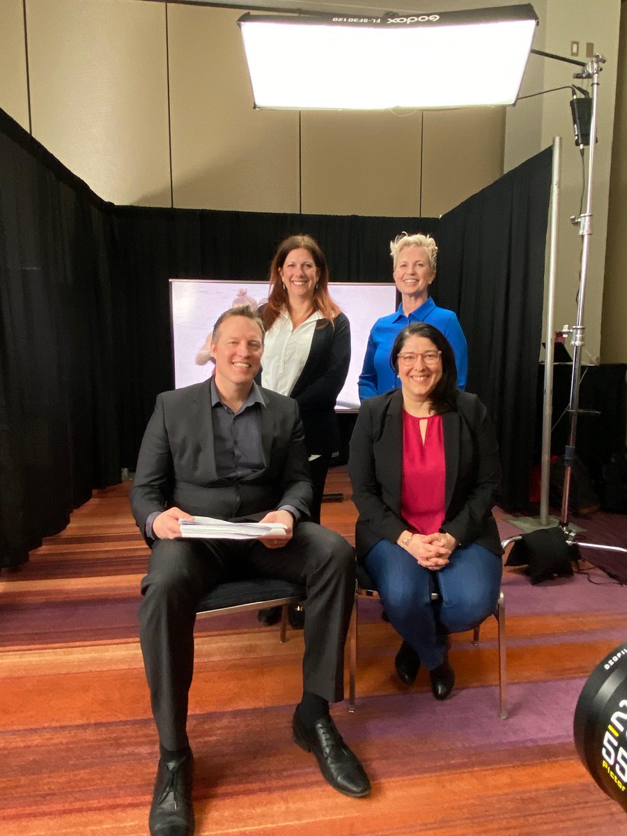 Nos co-responsables du groupe-ressource de collègues Invalidité de #PfizerCanada ont porté leur chapeau d'intervieweur à la télévision lors du Sommet de création de contenu du <a href="/CDNParalympique/">Équipe paralympique canadienne</a> qui s'est tenu cette semaine à Toronto. 

#Paris2024 #ÉquipeCanada