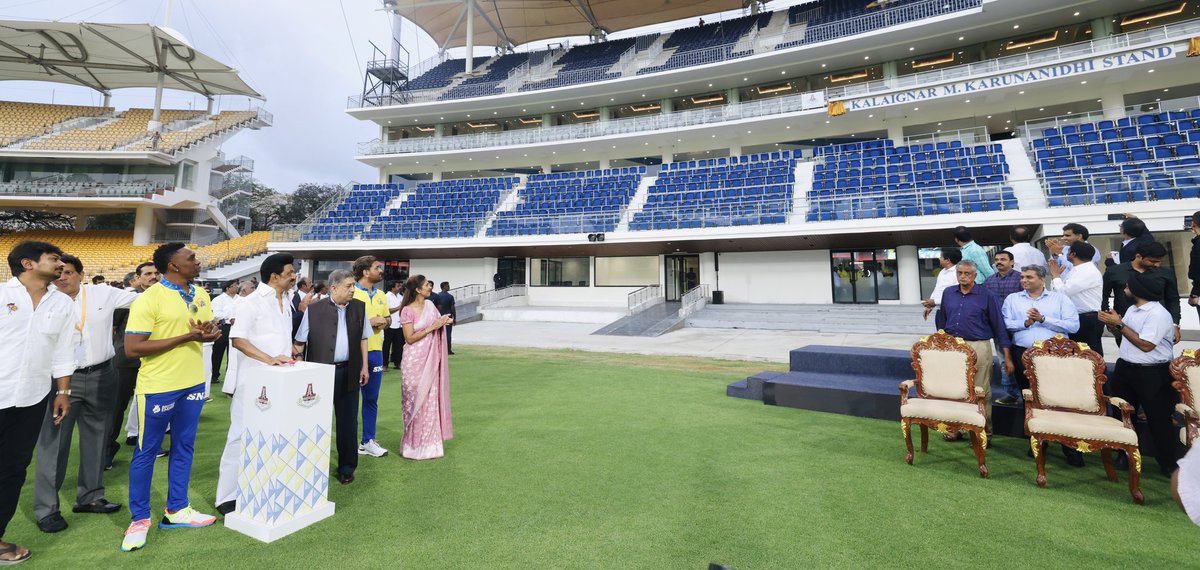 mkstalin's tweet photo. It's my absolute honour to have inaugurated the stand at the iconic M.A.C stadium named after #Kalaignar in the presence of his favourite cricketer @msdhoni and Thiru N. Srinivasan.

I cherish this as a befitting tribute to our epic leader who was also an avid fan of the game. https://t.co/g8PxazA6mE