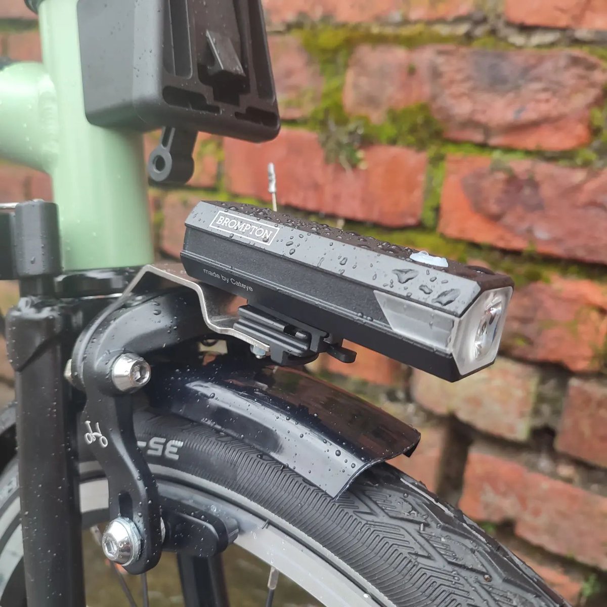 CatEyeBicycle's tweet photo. Rain or shine, our #AMPP series headlights are always ready for the weekend! Get out and explore, while knowing #CATEYE has your back!
📸: @bikedocmcr
•
•
•
•
•
#cateyelights #bikelights #gobybike #madeinjapan #bikesafety #cyclocomputer #cateyebike #cateyebicycleelectronics https://t.co/FvXoK5uGTP