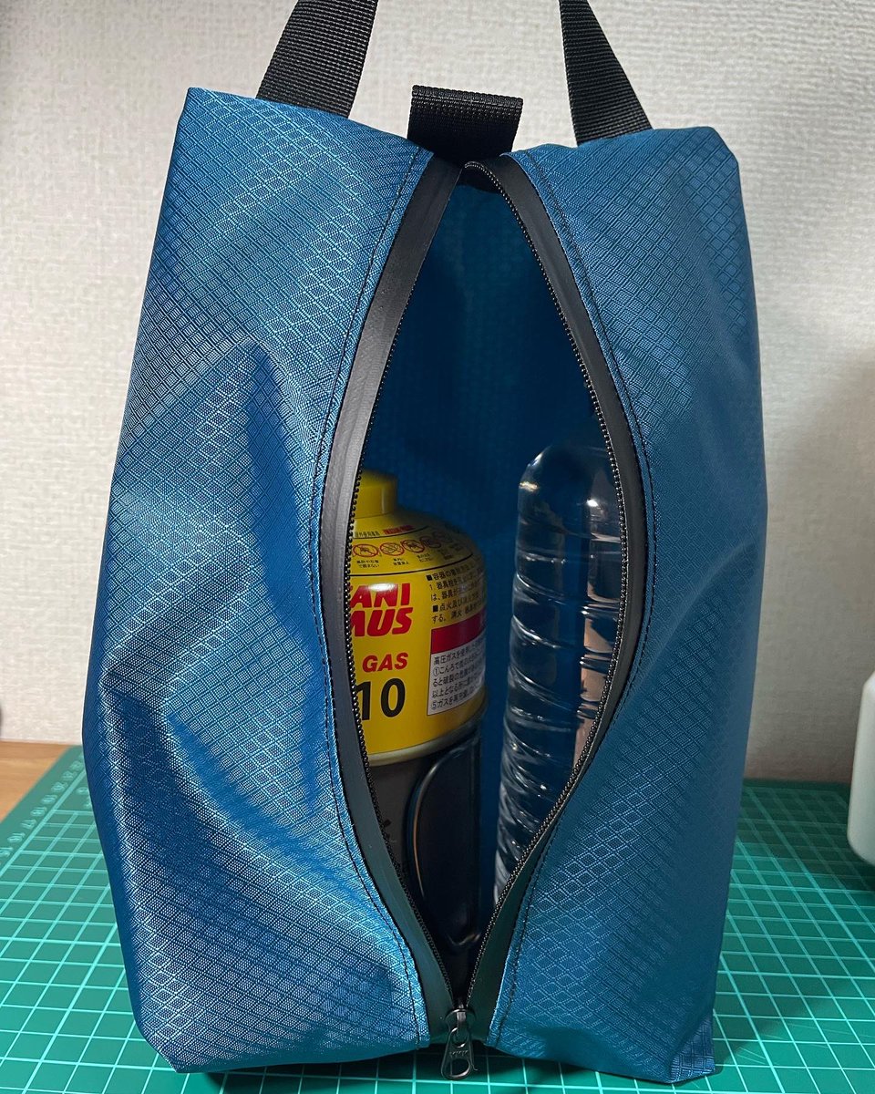 16mmhg's tweet photo. また何か作った。
#vx21 
#xpac 
#myog
#小銭入れ
#財布
#登山好きな人と繋がりたい 
#登山
#ripstopbytheroll
#hyperd300 https://t.co/gBmHFBQSzA
