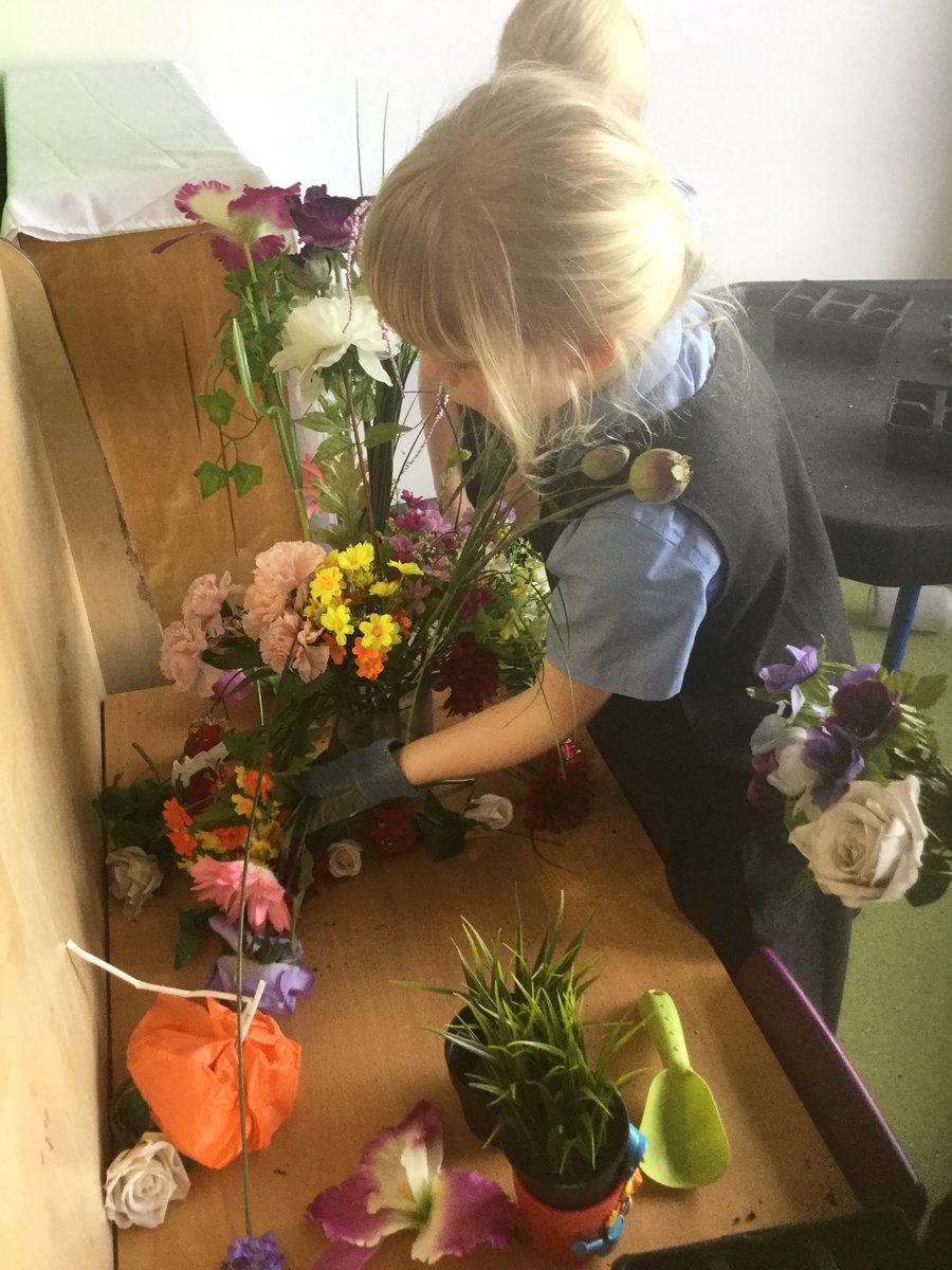 AHMrsGandMrsS's tweet photo. Busy making flower arrangements to sell in our flower shop next week. 🌹🌷💐🌻 https://t.co/qCg0TP3CsL