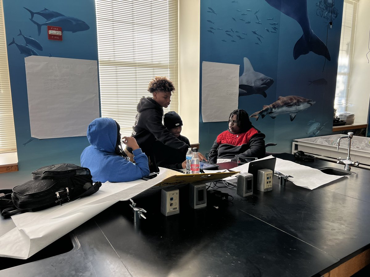 JimTalksTech's tweet photo. Big things happening @APSWashington! The @MSMEDU #propelcenter lab is on a roll! @apsITChelsea @APSInstructTech @apsitnatasha @ahrosser @apsupdate https://t.co/vyBv3ic9KB