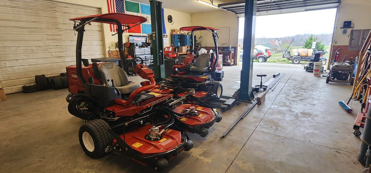 MurrayGuitars's tweet photo. πππ Today is my lucky day! More new stuff from @TheToroCompany. Please Toro...I need my fairway mowers.
#rediron https://t.co/mgj2ALsw9r