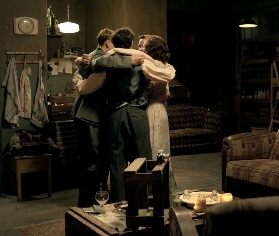 cristinameatsix's tweet photo. "We were five friends. We were young and we knew that the future belonged to us, we were invincible"
Today 10 years ago "Unsere Mütter, Unsere Väter" premiered
#UnsereMütterUnsereVäter #GenerationWar #HijosdelTercerReich https://t.co/nL1xxj0K1I