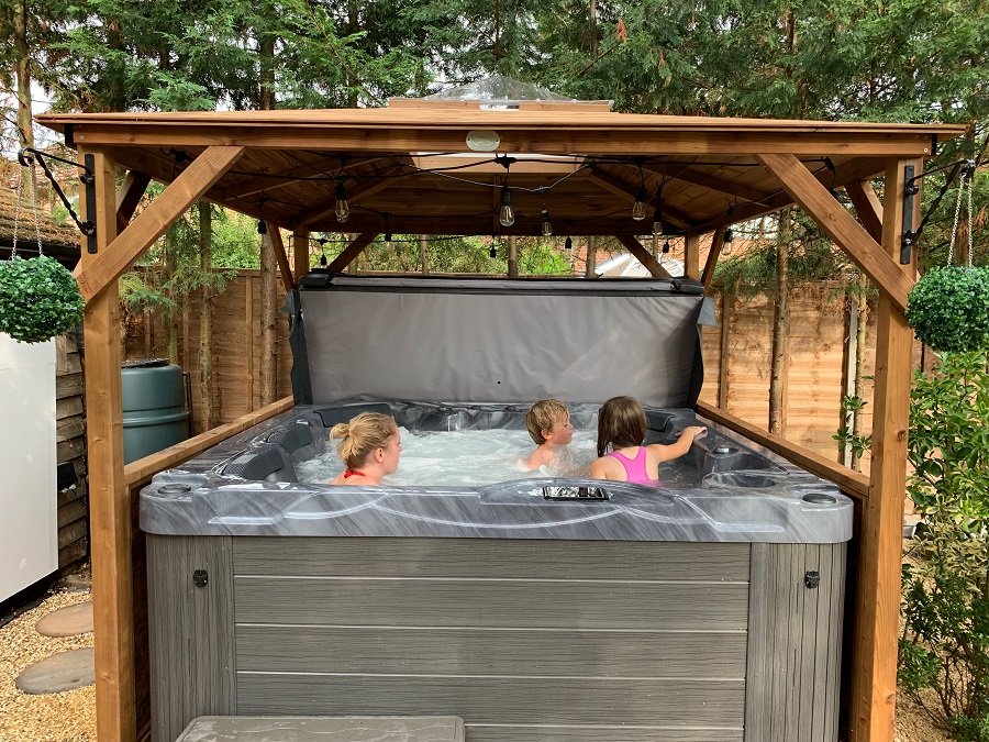 BlueCubePools's tweet photo. Are you spending your free time this weekend in the tub? We love getting photos like this from customers. A hot tub is great to relax in as a family.
#a6hottubs #familytime #hottubbing #hottubbubbles #hottubtime #relaxedweekend #chillvibes https://t.co/e4vpiZC55K