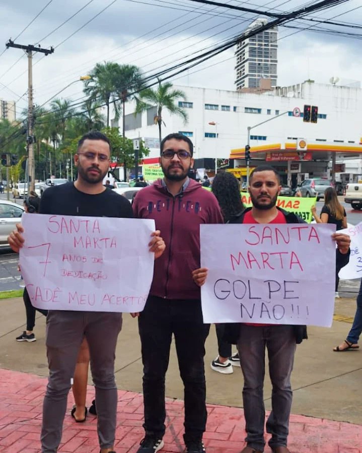 fadeojr's tweet photo. ✊🏼 Acompanhando a manifestação dos trabalhadores farmacêuticos, que ontem entraram em contato denunciando o calote que estão sofrendo da Drogaria Santa Marta. 

Mais respeito, menos calote! https://t.co/1SZNH6iIMA