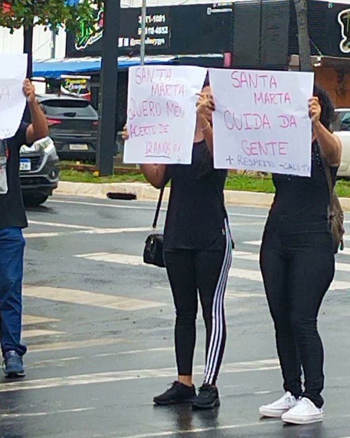 fadeojr's tweet photo. ✊🏼 Acompanhando a manifestação dos trabalhadores farmacêuticos, que ontem entraram em contato denunciando o calote que estão sofrendo da Drogaria Santa Marta. 

Mais respeito, menos calote! https://t.co/1SZNH6iIMA