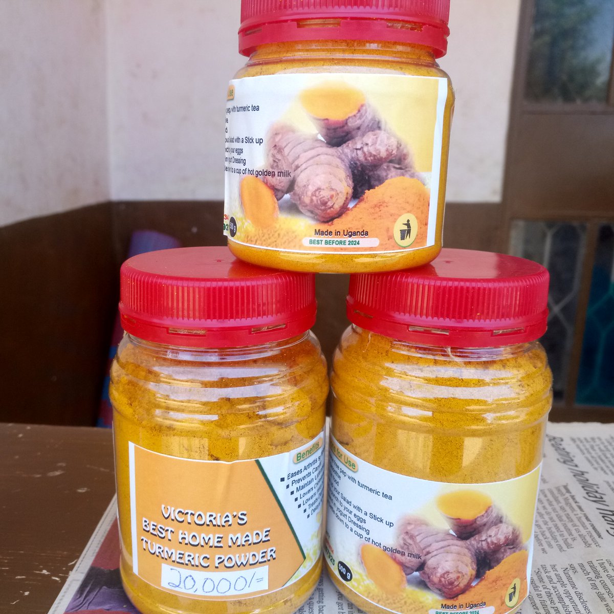 UGCommonwealth's tweet image. This what we call #ValuAddition to Uganda&apos;s agro produce. This is a home made spice from Tropical African Turmeric. Made and packed by the #Kiapi family #MbaleCity. For orders: Qty 250g &amp;amp; 500g. Call 256707537787 &amp;amp; 256752693834