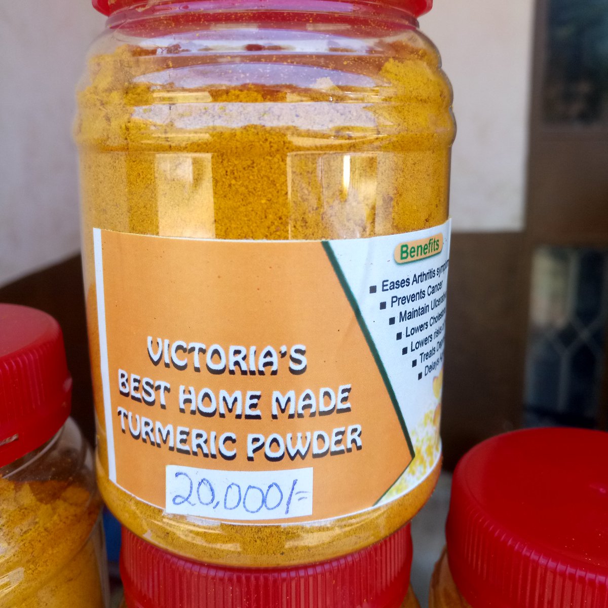 UGCommonwealth's tweet image. This what we call #ValuAddition to Uganda&apos;s agro produce. This is a home made spice from Tropical African Turmeric. Made and packed by the #Kiapi family #MbaleCity. For orders: Qty 250g &amp;amp; 500g. Call 256707537787 &amp;amp; 256752693834