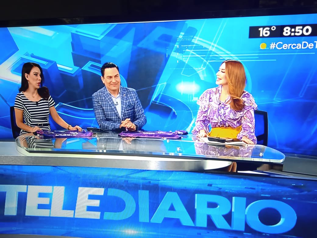 perlapere's tweet photo. @josuebecerra #TelediarioMatutino quiero una playera de Rayados por favor, me despierto escuchándolos todos los días https://t.co/hbeyMeHhk4