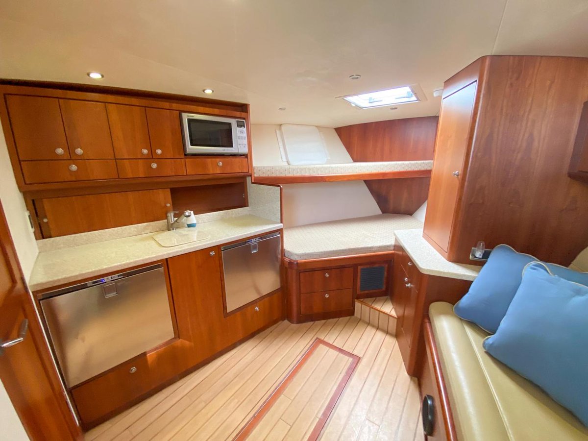 This 37 Ocean Yachts Express offers everything you would want in a boat of much larger size. It features a large cockpit, a nicely designed helm station, a comfortable cabin, and storage galore. #oceanyachts #bluewateryachtsales #expressboats
hubs.ly/Q01Hm6XM0