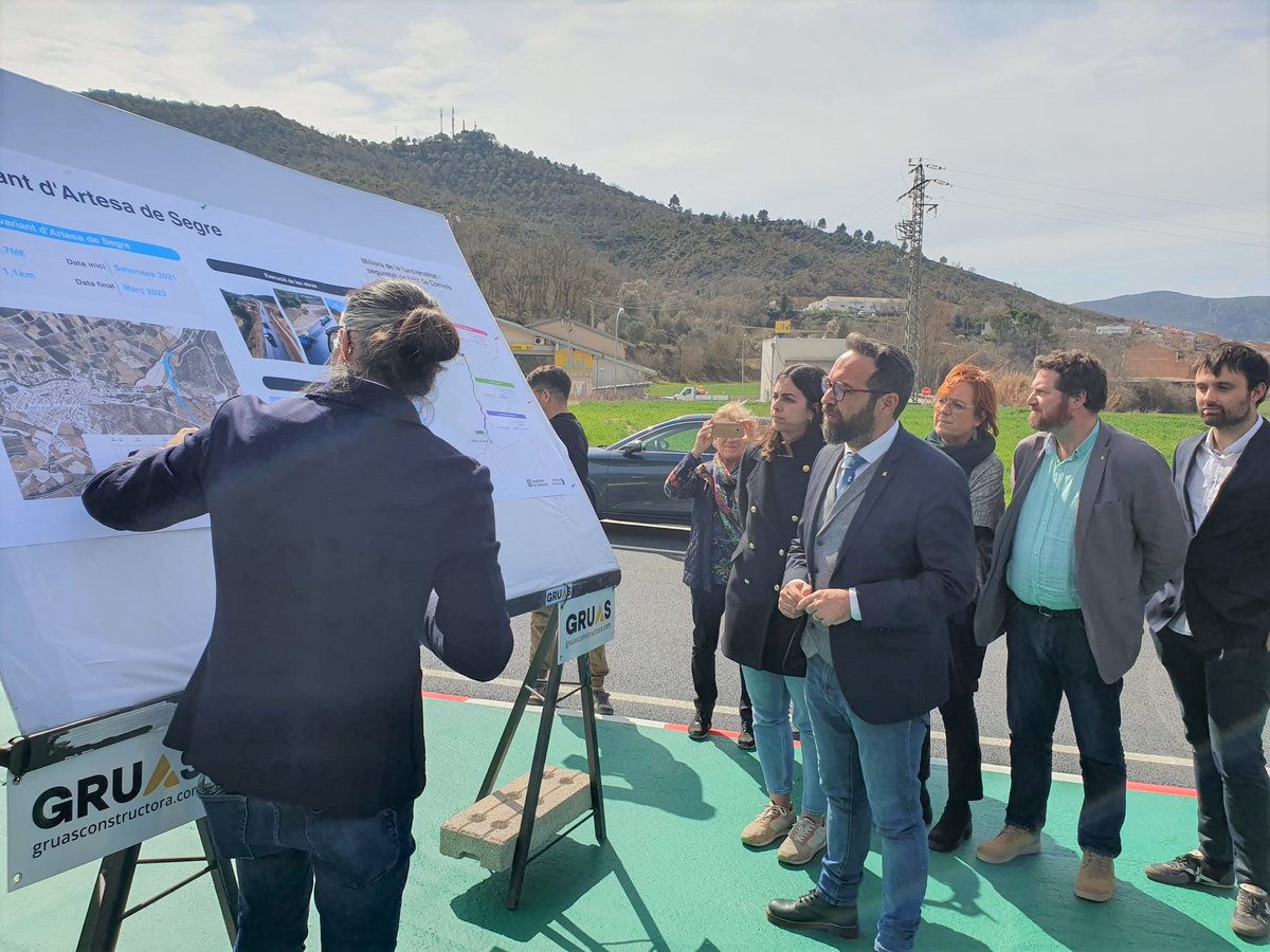 govlleida's tweet photo. 👉#delegada @montsebergess: “La nova variant d’#ArtesadeSegre és el primer pas de l’adequació de l’Eix de #Comiols, que millorarà condicions, temps i seguretat de la connexió entre la #Noguera i els Pallars, afavorint la vida de la gent i l’economia i els serveis al #territori.” https://t.co/bEoVvBV0rd
