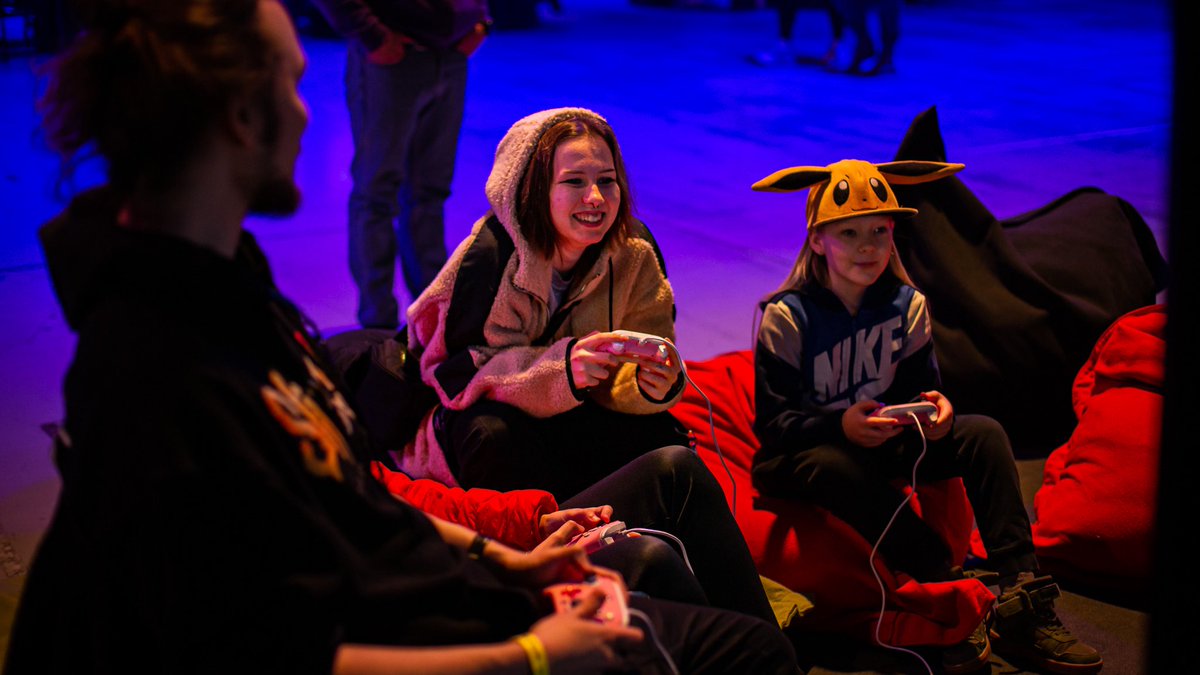 bucketbrawlgame's tweet image. Lantrek 2023 was a blast! Thanks to @AhlmanGames for showcasing our demo 🙏😇 #lantrek #devteam #indiegamedev #gamedev