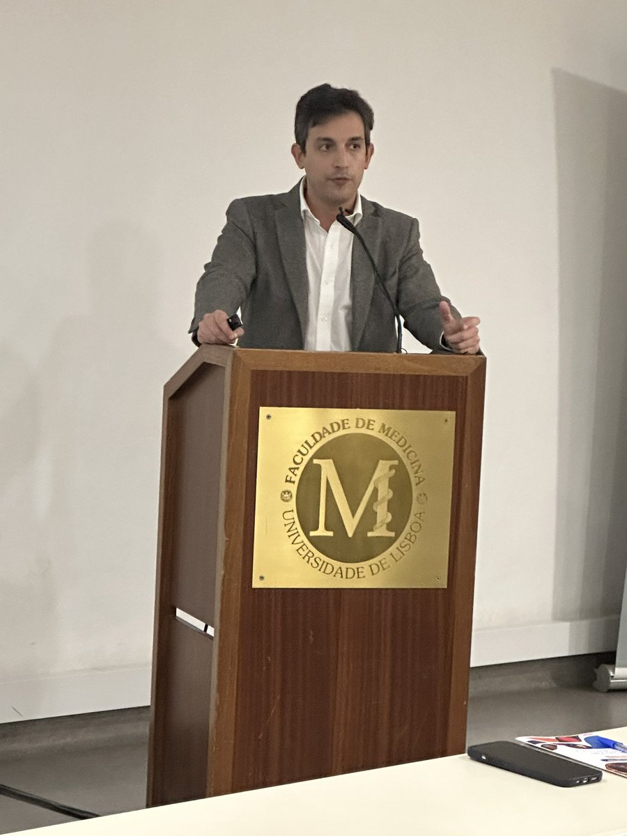<a href="/mnobremenezes/">Miguel Nobre Menezes</a> with a very elegant lecture around cancer and CAD- discussions around assessment of CV risk from therapy related risk to pt related risk. Targetting inflammation may ⬇️ cancer risk ie Cantos trial <a href="/fausto_pinto2/">Fausto Pinto</a> <a href="/ManuelaFiuza5/">Manuela Fiuza</a> <a href="/JoseJuanatey/">José R. Juanatey</a> <a href="/andreia_spm/">Andreia Magalhaes</a>