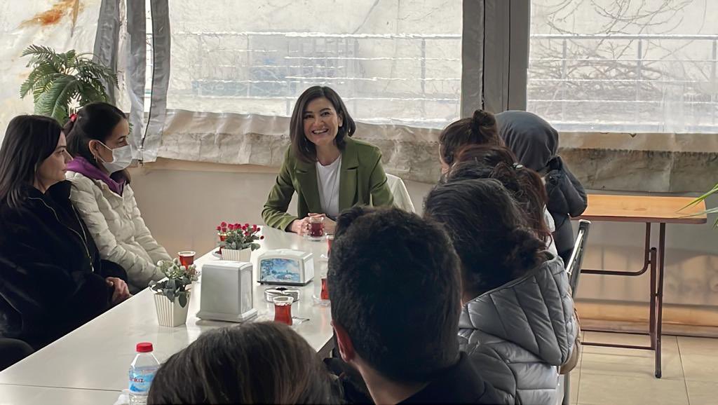 Seçimlerde Türkiye Komünist Partisi’nin (<a href="/tkpninsesi/">TKP</a> ) İzmir 2. bölge milletvekili adayıyım. Bu ülkede yaşayan bir yurttaş olarak, sömürüye, adaletsizliklere dur demek ve bir daha enkaz altında kalmamak için TKP milletvekili adayıyım.
<a href="/IzmirTkp/">TKP İzmir</a> 

#1oyErdoğanGitsinDiye1oyTKPye