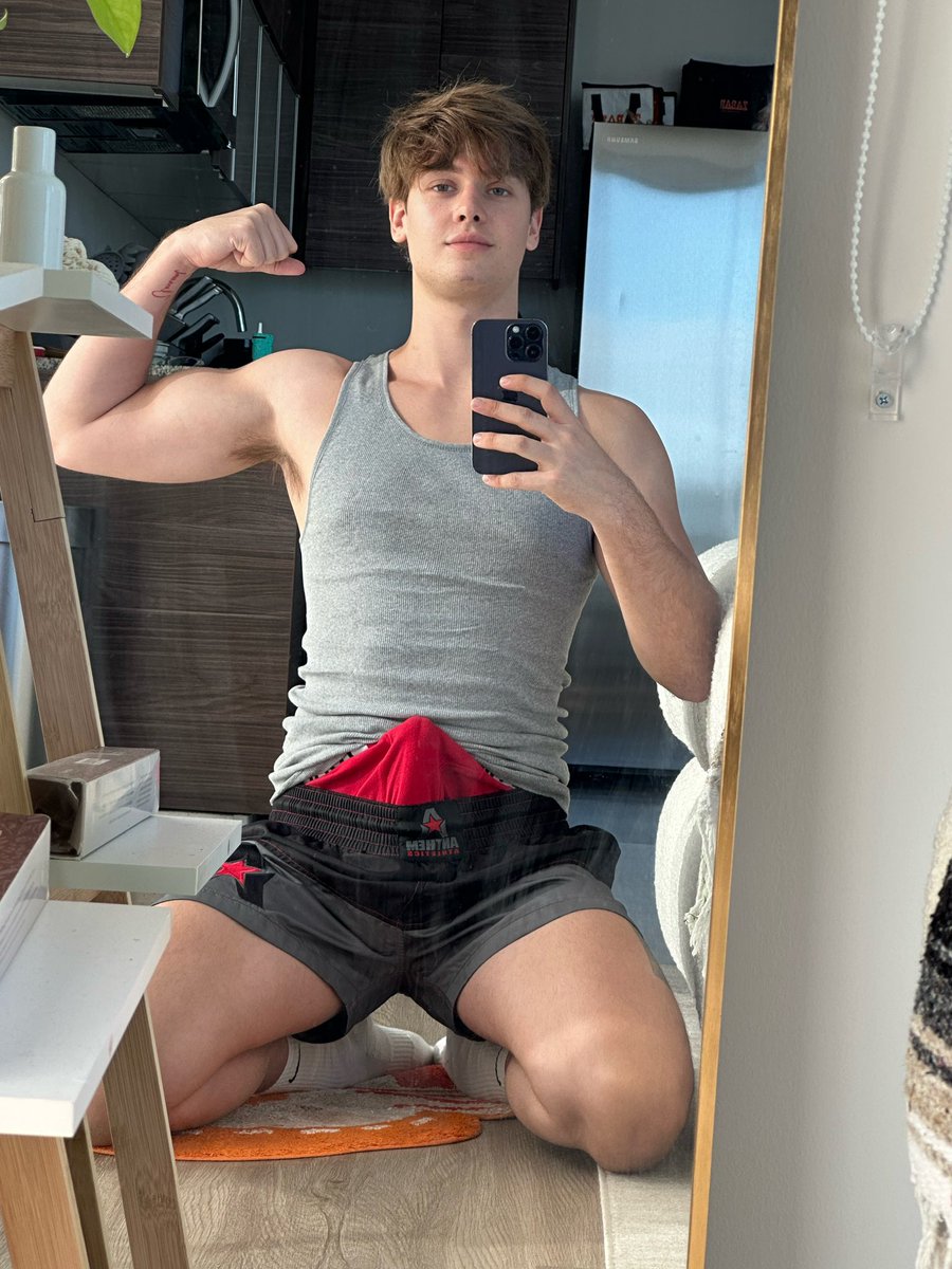 Bananas913's tweet photo. RT only if you’d bottm workout in this seat instead of the gym https://t.co/GLW7SZBArX