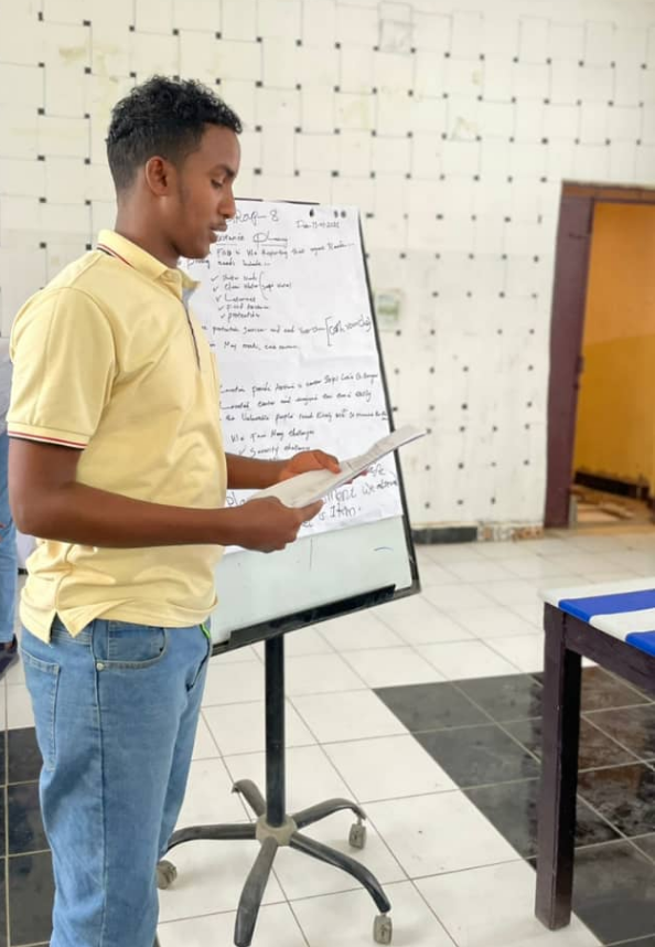 SWDC_ORG's tweet photo. On 14-15 Mar 23, SWDC in partnership with @UNHCRSom conducted 2 days training in #Beledwayne for humanitarian partners on protection services in hard to reach areas, training includes safe referral process to respond to AAP/GBV/PSA/Child protection risks area based action plans. https://t.co/dMh17Fi34h