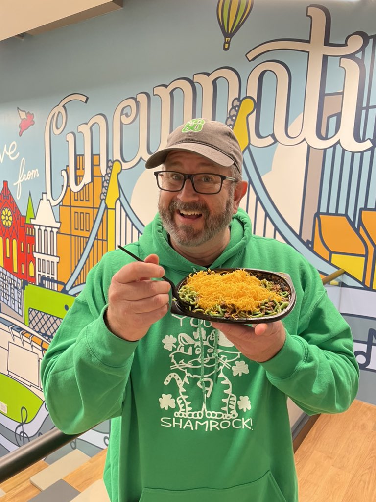 BigDaveB105's tweet photo. Celebrate St. Patrickβs Day in @Skyline_Chili style. #ad Dress up your 3-4- or 5-Way today with green noodles! Available today only at participating locations and while supplies last. βοΈ #SkylinePartner https://t.co/jSQ6PZrZuM