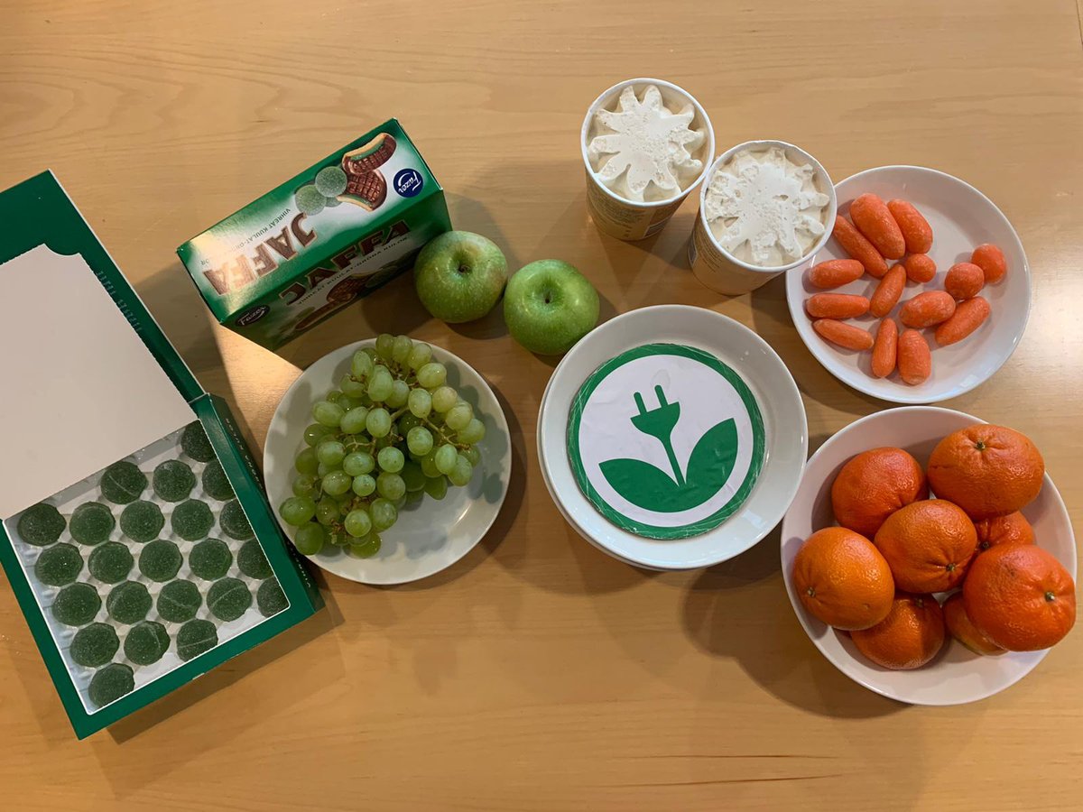 One of our volunteers is from Ireland, and at today's #StPatricksDay2023, we wanted to make her feel at home. 
At our end-of-the-week coffee break, we ate #green, #white, and #orange snacks!