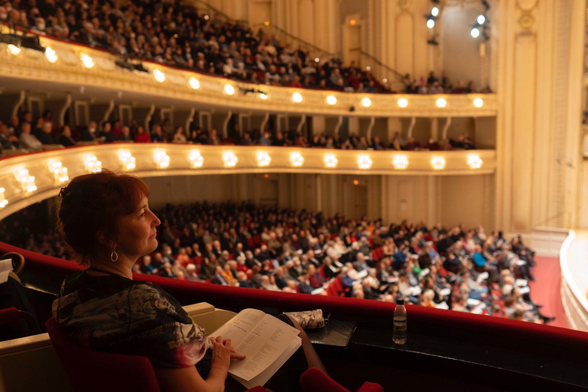 chicagosymphony's tweet photo. On Thursday night, Orchestra Hall was filled with adrenaline as the CSO and Chorus, led by @OsmoVanska, united with vocalists @joelle_harvey, Reginald Mobley, Hugh Russell and ensemble @uniting_voices for a finale performance of Orff’s roaring Carmina burana.

📷: @toddrphoto https://t.co/GZhuXYqXtd