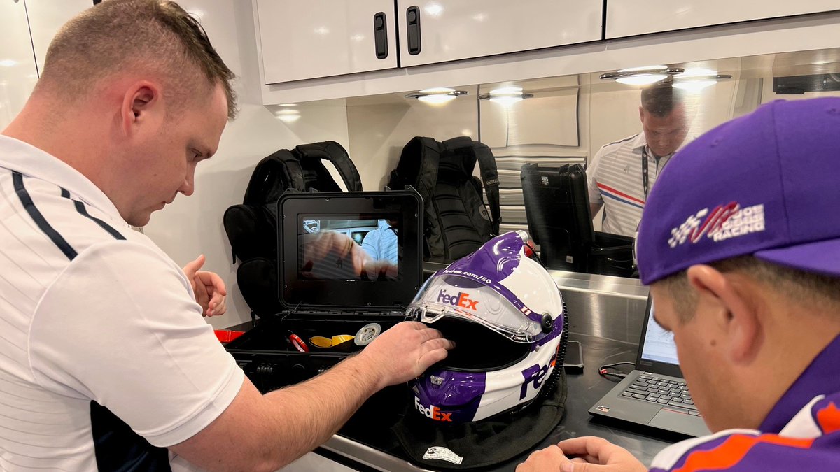 EBASports's tweet photo. Five #NASCAR Cup Series drivers wearing the @NASCARONFOX #DriversEye this weekend in Atlanta - @RossChastain, @keselowski, @CoreyLaJoie, @dennyhamlin and @ChaseBriscoe_14 #BSI #RacingForceGroup #SportsTech https://t.co/ogqQxBpsPY