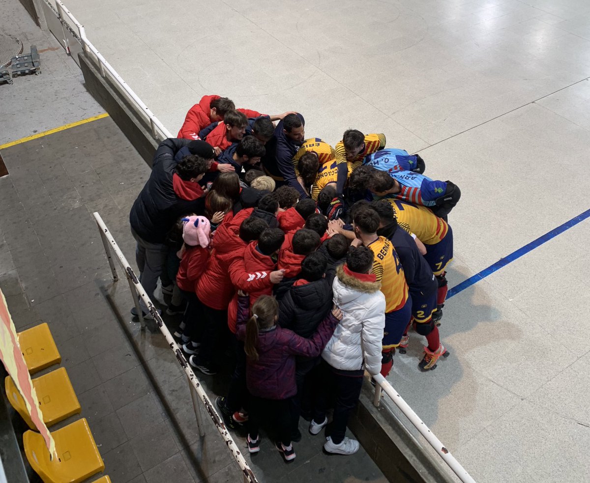joan_martin5's tweet photo. 🙄 Ja us ho explico jo, demà a les 19:45h el Parroquial acull el partit més important de la temporada. Sumar una victòria seria fer un pas de gegant per la permanència i aconseguir tranquil·litat fins al final. 
Tordera i força! #esporttorderenc #omplimelParroquial ? https://t.co/JYUboR9TwL