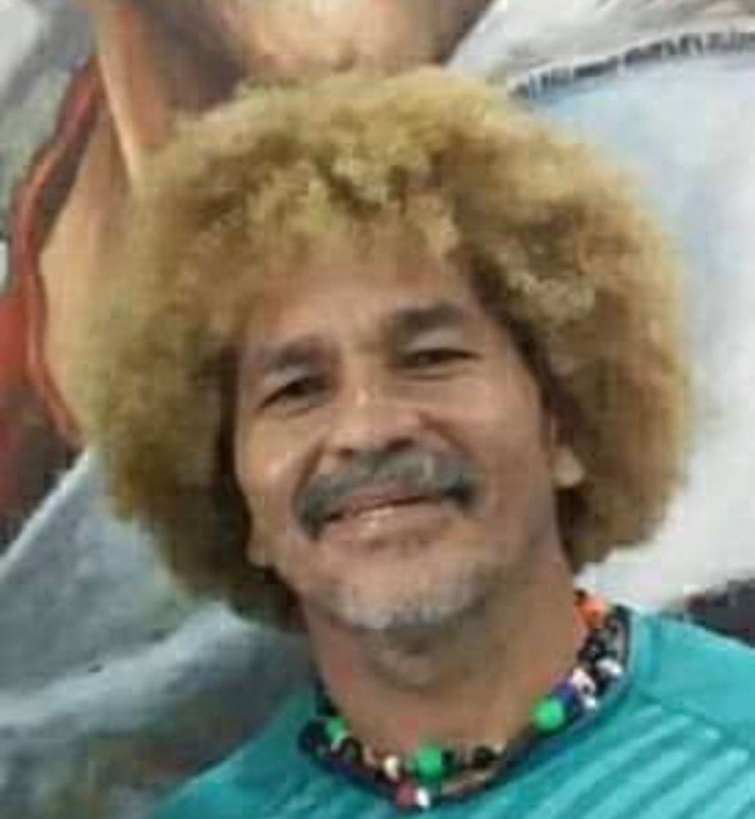 CronicasDeRafa's tweet photo. Que rabia y que impotencia tan Hijueputa me prdoduce el asesinato de Miguel Ángel Arrieta conocido como “El pibe soledeño”.
Un man que venia denunciando a las Ratas del Departamento.
Señor @petrogustavo no permita que la muerte de este petrista que defendio su lucha quede impune. https://t.co/uVXb0qdWus