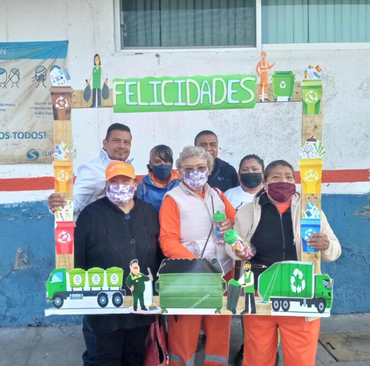 CTMPuebla's tweet photo. La Gran Familia Cetemista, CON MUCHO GUSTO, felicitamos a nuestras Compañeras y Compañeros Trabajadores de la Recolección ¡MUCHAS FELICIDADES! 🎉🎊🎈 #Sindicato18deEnero #SUPSA #DíaInternacionalDelRecolector https://t.co/8yAo0y2BZn