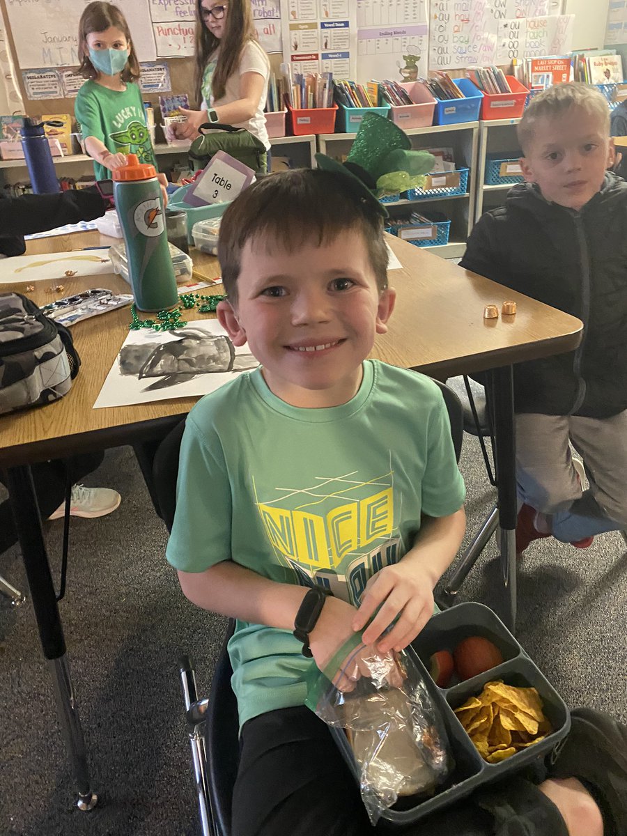 We’re channeling our inner Ivan from #theoneandonlyivan ! Finger painting and yogurt covered raisins ❤️☘️