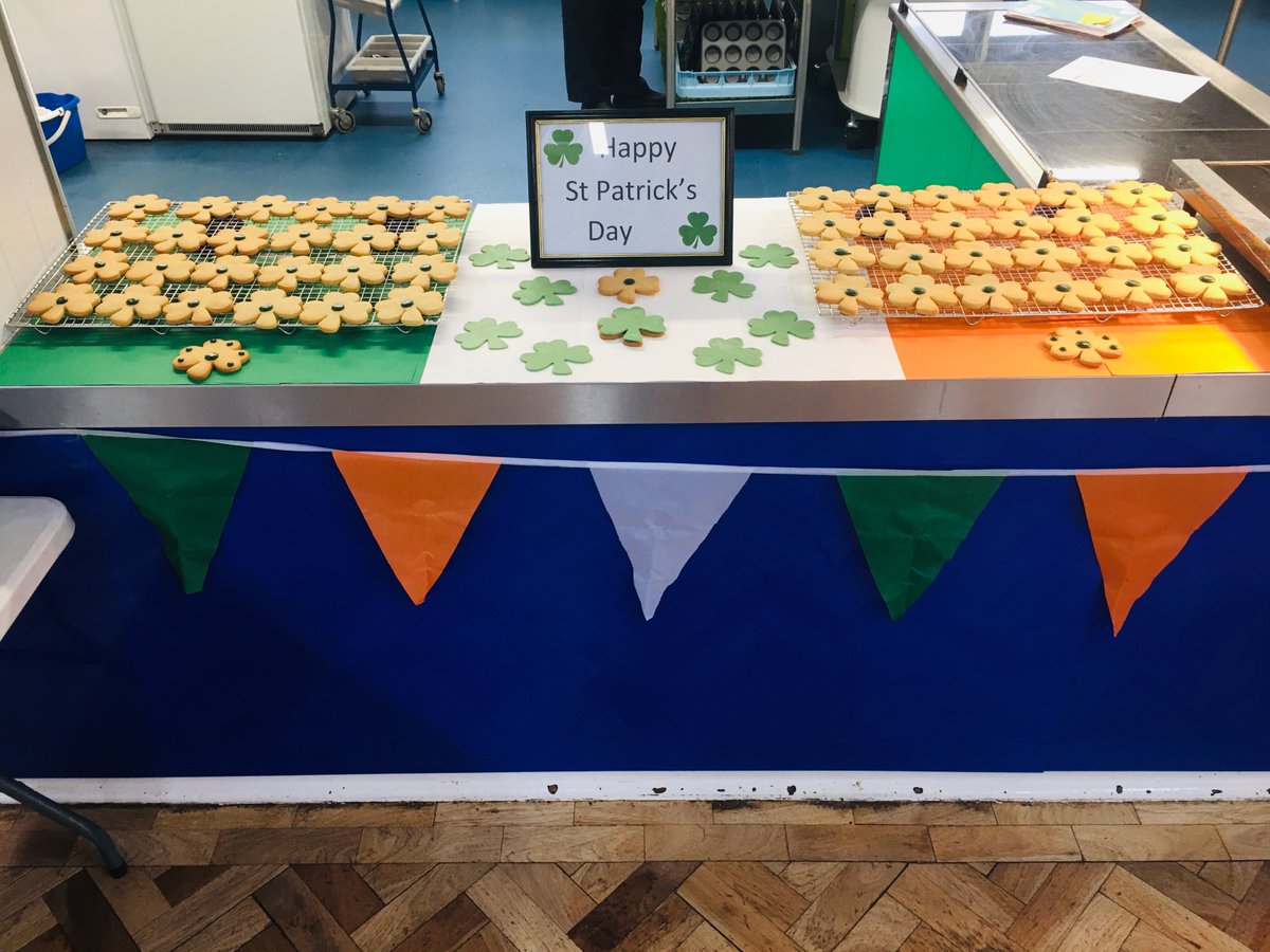 itstwelve15's tweet photo. St Patrick's Day at Holy Family https://t.co/Rk4FRkCxYO